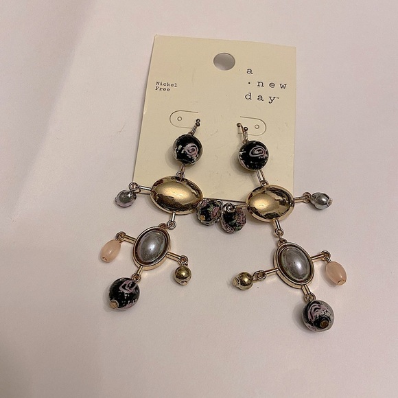 A New Day Mix Motif Floral Chandelier Earrings New with Tag. - Picture 2 of 2